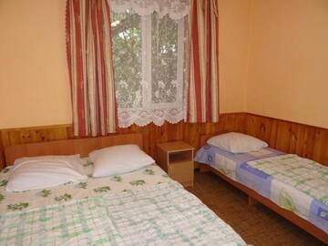 Стандартный трехместный номер в Гостевом доме Guest House Zelenyi Dvorik